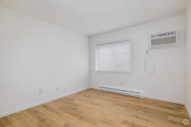 2BR, 1BA - 1,376SF - Second Bedroom
