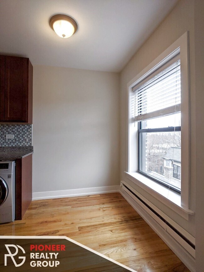Photo - 556 W Arlington Pl Unit 2