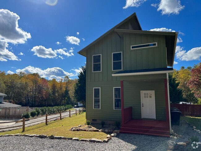 Building Photo - Black Mountain Rental