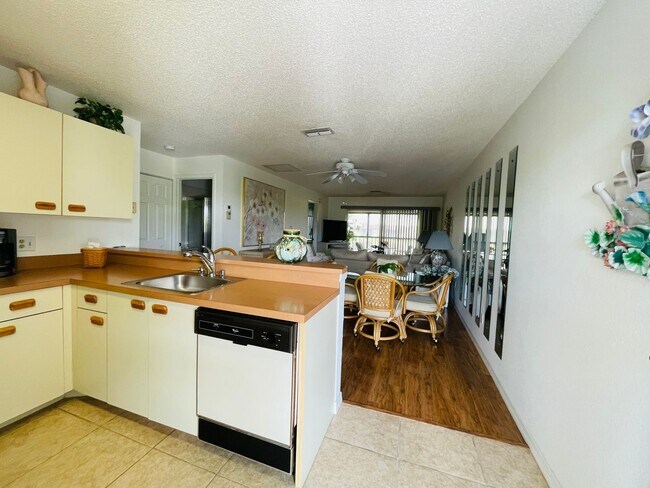 Photo - **AVAILABLE FOR 2025-26 WINTER SEASON** Unit Q201