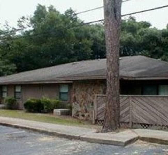 Pineywood Apartments - Pineywood Apartments