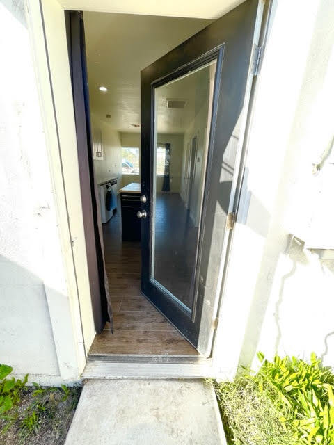 Photo - Renovated. with private yard!!!