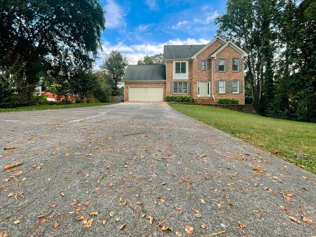 Huge Driveway - 330 Fountainmist Trail Unit B