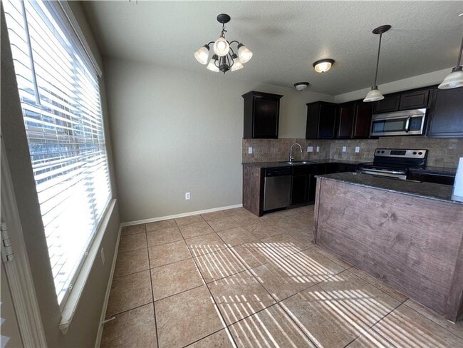 Photo - 1018 Kensington Dr