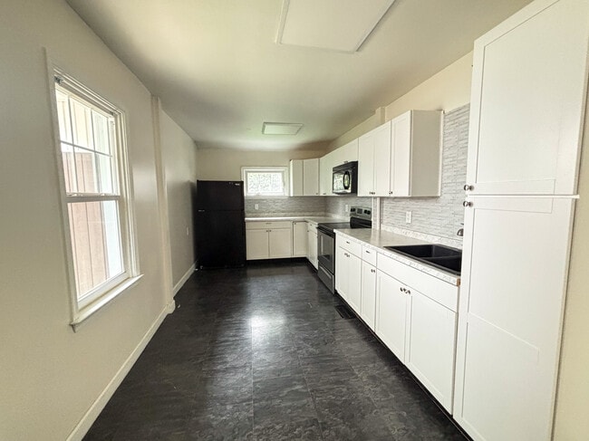 Kitchen - 70 New Charlotte St