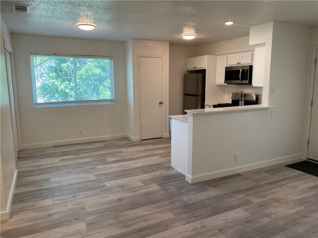 Photo - 2305 Cedrick Cove