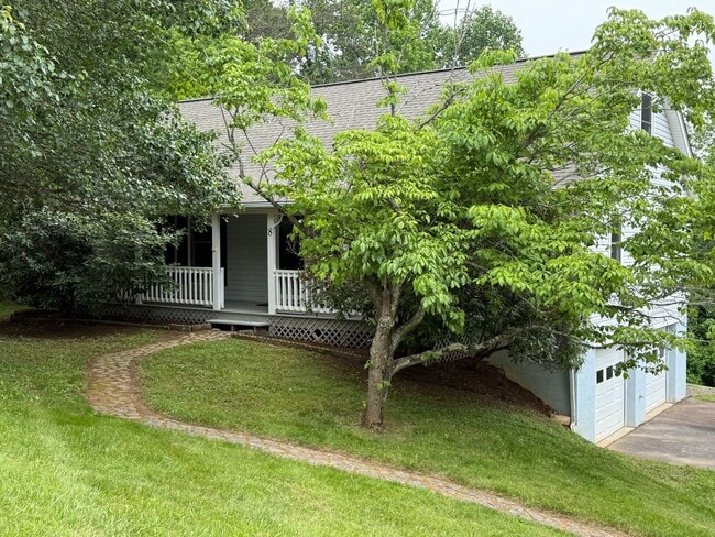 Building Photo - Charming North Asheville Cape Cod Rental