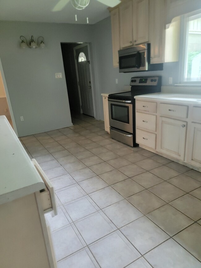 Photo - 318 W Whatley St