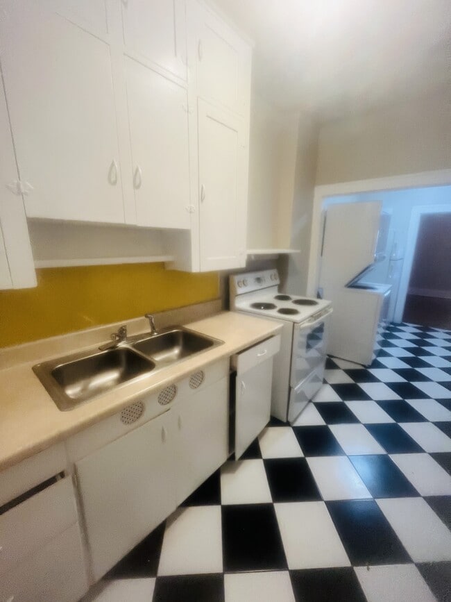 Photo - 1831 W Park Pl