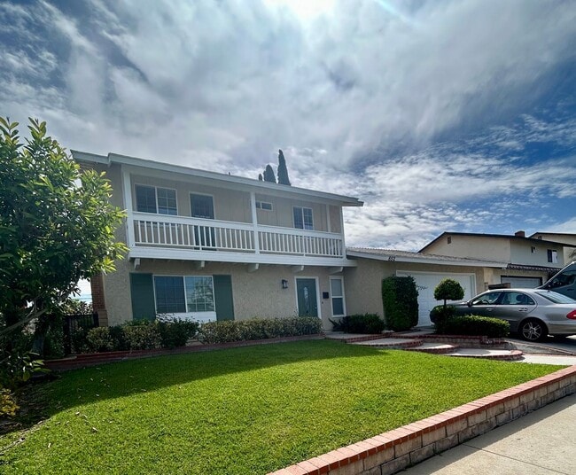 Building Photo - 852 Glenwick Ave