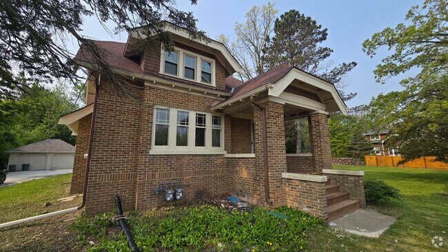 Building Photo - 1401 W Brown Deer Rd Rental