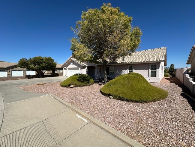 Photo - Beautiful 3 Bed / 2 Bath Home Backing to Cerbat Cliffs Golf Course!