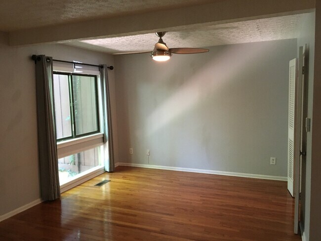 Photo - 165 Woodstone Dr