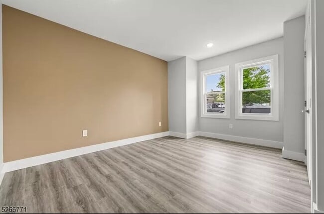 Photo - 654 S 12th St Unidad 2nd Floor