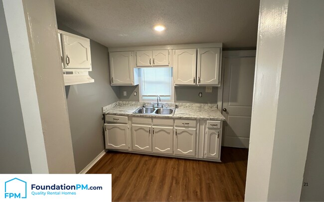 Photo - 2410 W Hollyford Rd