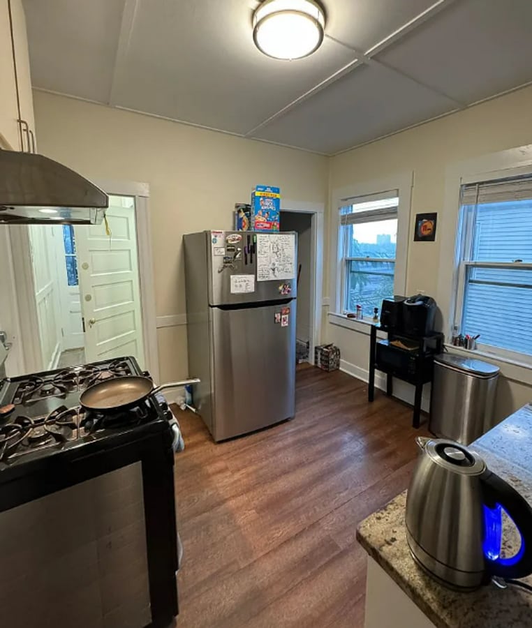 Charming 6 Bedroom House - Charming 6 Bedroom House