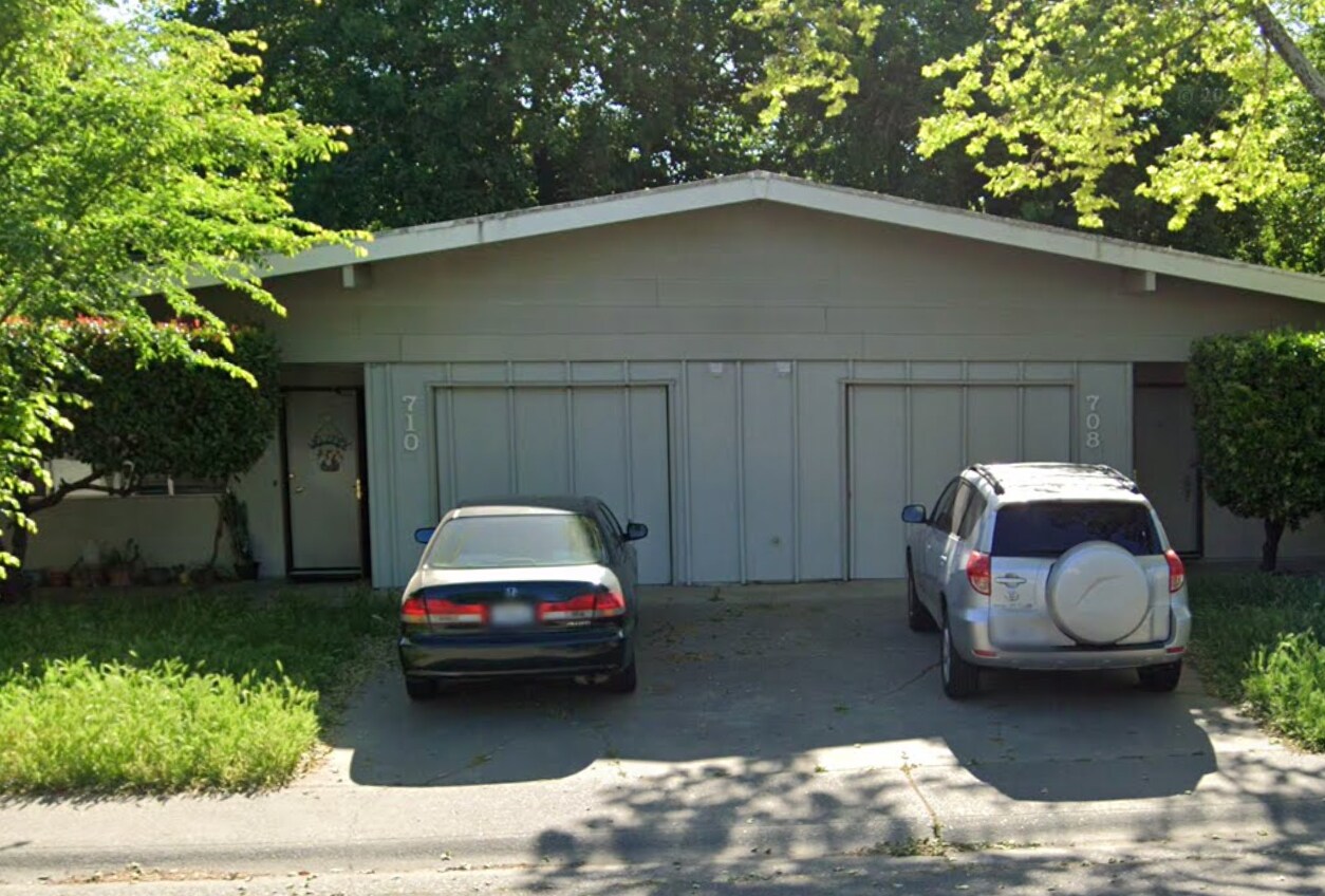 Photo - 708 Arthur St