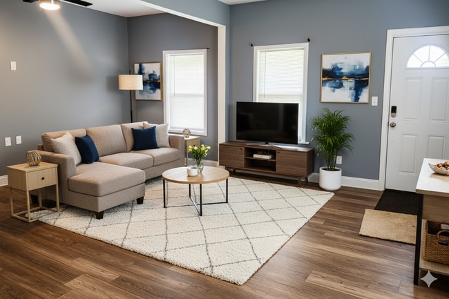 Photo - 1422 E 65th St