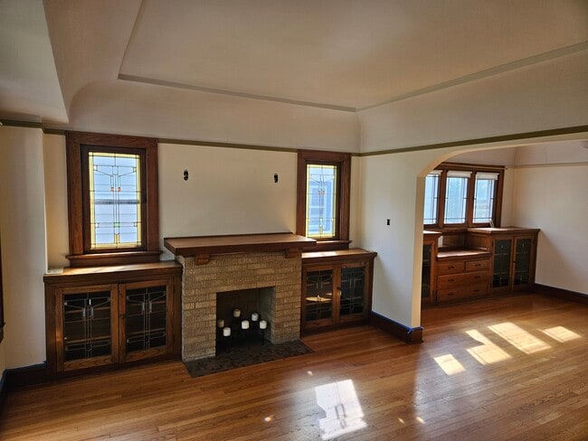 Building Photo - 2567 N 66th St Unit Lower 2 bedroom
