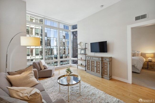 Photo - 301 Mission St