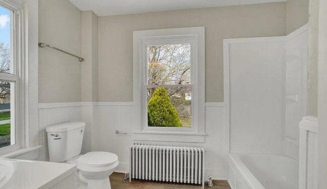 Building Photo - House For Rent