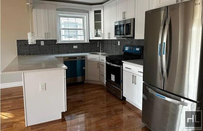 Building Photo - 4 bedroom in QUEENS NY 11434 Rental