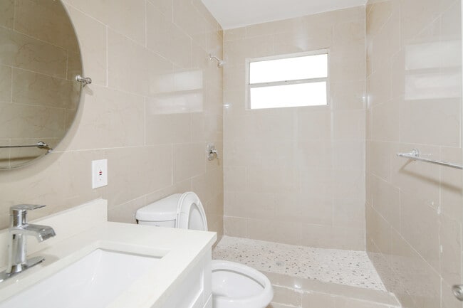 Photo - 1046 Foster Rd Unidad #1