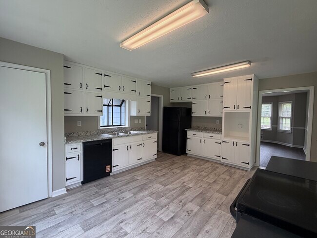 Photo - 965 Hillview Rd