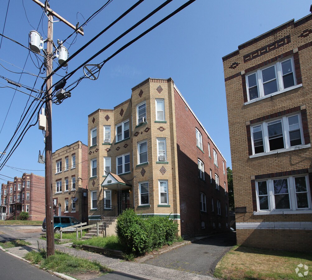 Photo - 625 W Main St