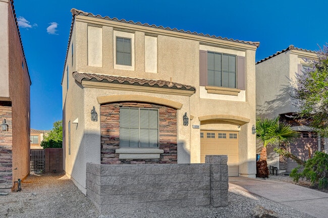 Photo - 1894 Versante Ave