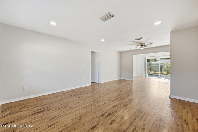 Photo - 335 Palos Ct