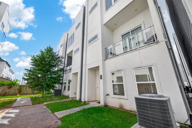 Photo - 2114 Engelmohr St Unit B