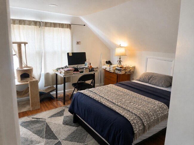 Photo - 208 John St Unidad #2