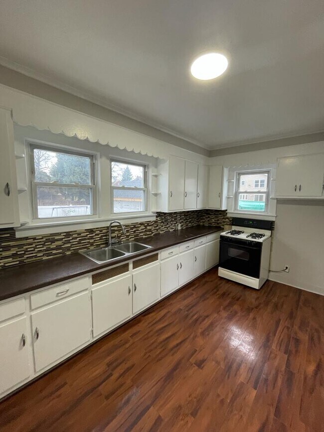 Photo - 602 W Curtis St