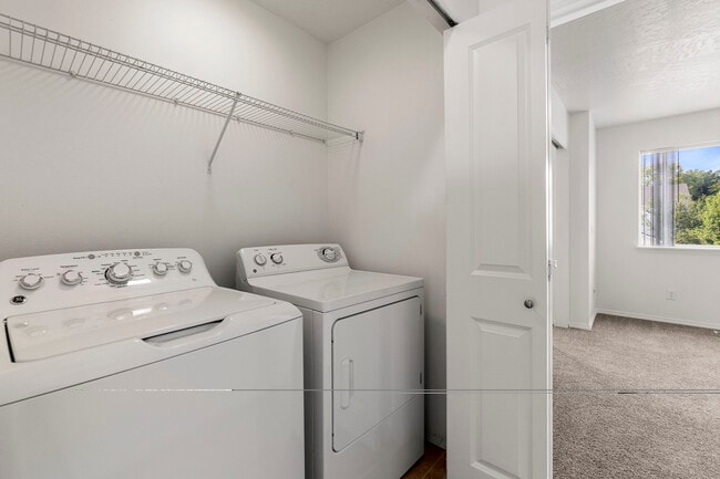 Photo - 674 N Hydra Pl Unit B