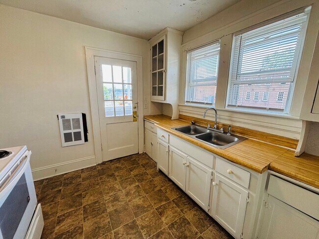 Photo - 3 Bedroom 1 Bath Duplex