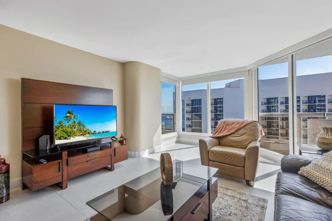 Building Photo - 1717 N Bayshore Dr Rental