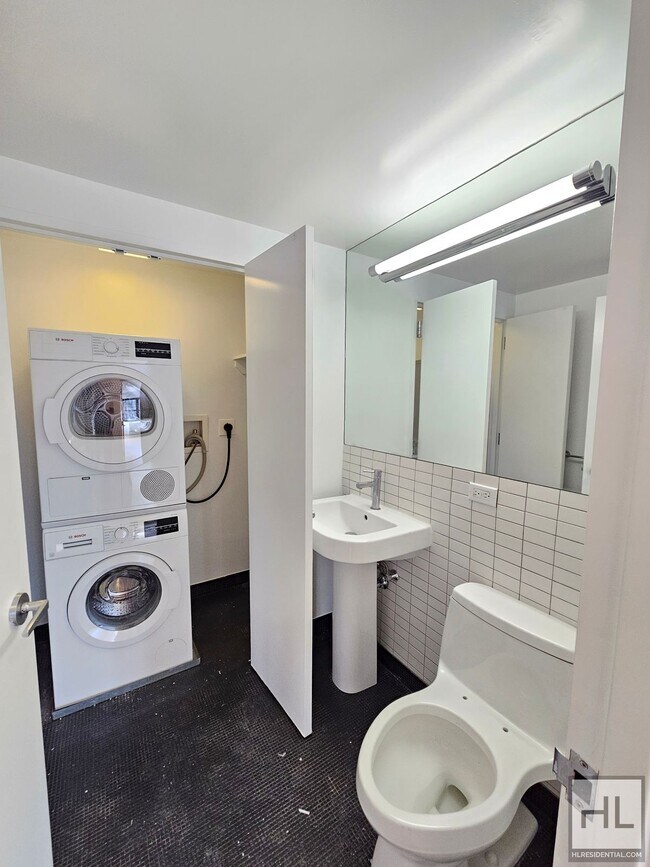 High-Floor One-Bedroom with 1.5 Baths and In-Unit Laundry Near the UN