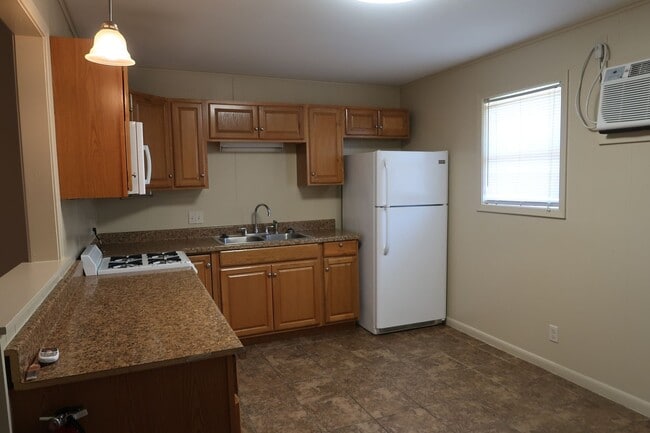 Building Photo - 1 bed 1 bath Unit 6