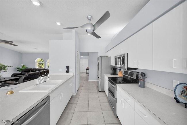 Building Photo - 2861 SW 23rd Pl