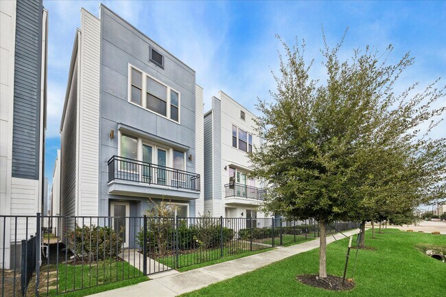 Photo - 2612 Bastrop St