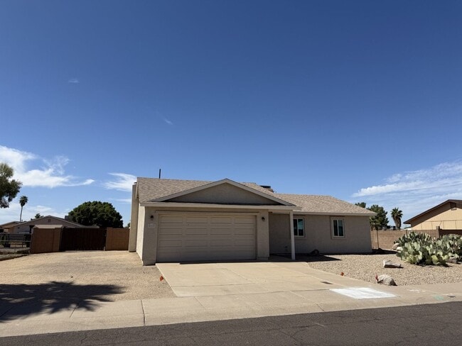 Building Photo - Horse Property 3 bedroom, 2 Bath Rental