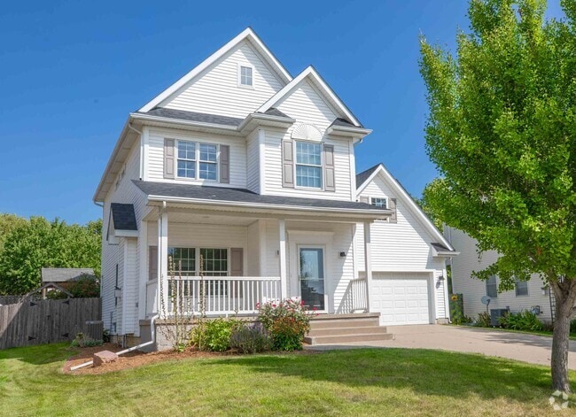 Building Photo - 15835 Hawthorn Dr Rental