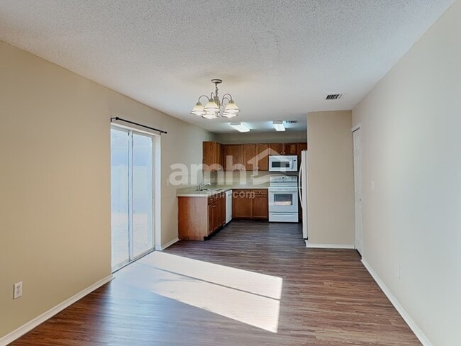 Photo - 2050 Harcourt Pl