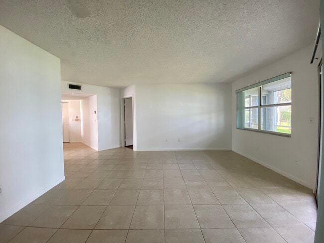 2003 SE 27th Dr Unit 102-A