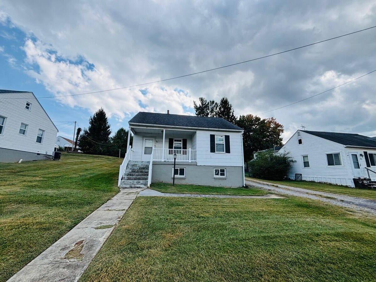 Photo - 404 Radford St