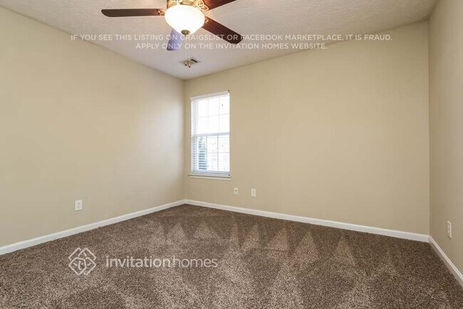 Photo - 1026 Hawthorn Ln