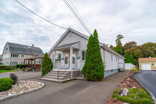 Photo - 974 E Broadway