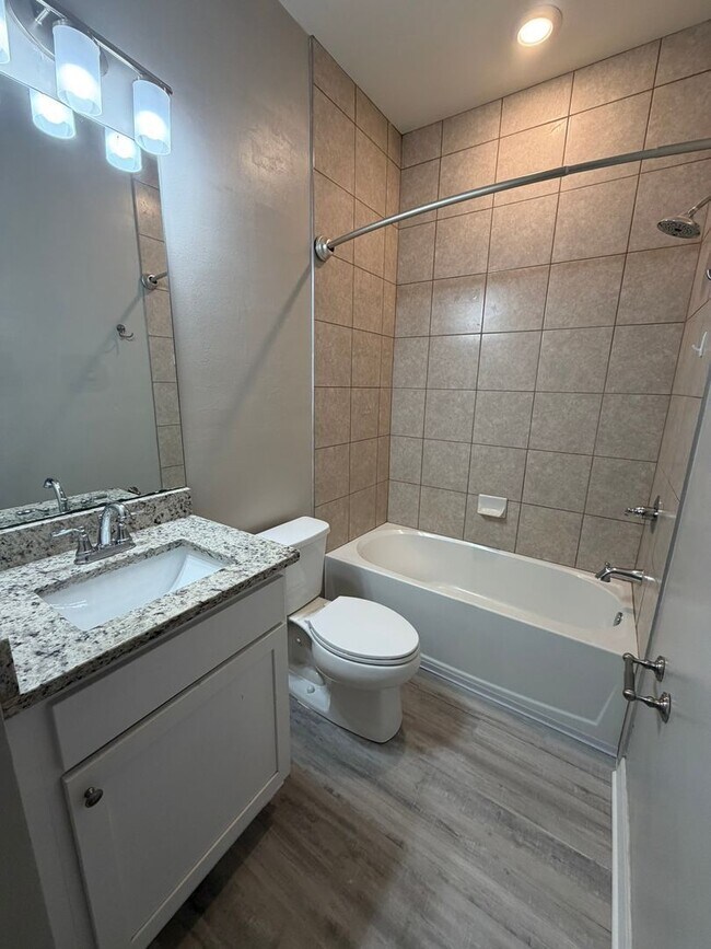 Photo - 404 NE 24th Pl