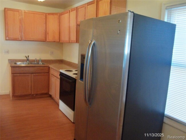 Photo - 17048 Lowell St